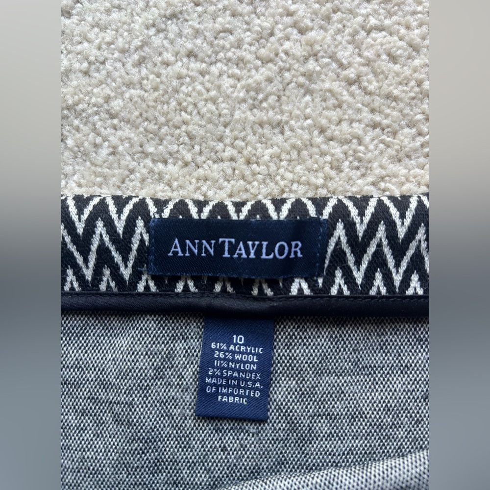 Ann Taylor Black & White Chevron Wool Blend Skirt - Size 10 - Picture 4 of 4